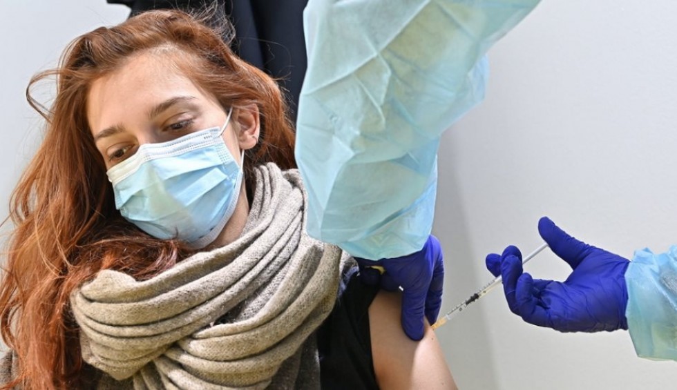 A generic square placeholder image with rounded corners in a figure.