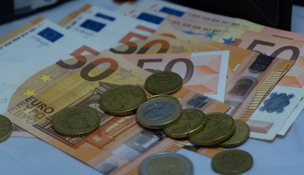 A generic square placeholder image with rounded corners in a figure.