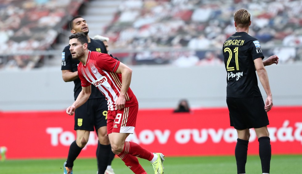 A generic square placeholder image with rounded corners in a figure.