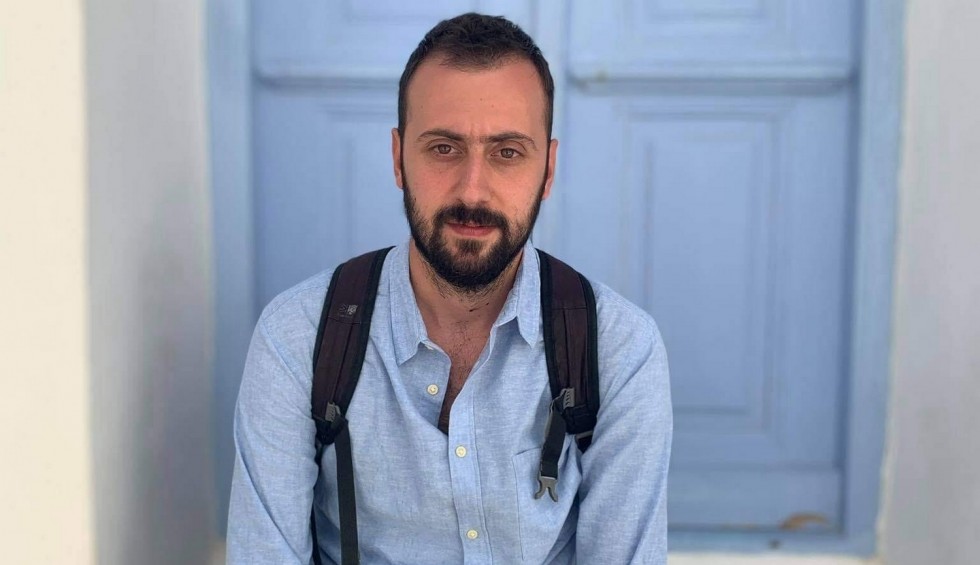 A generic square placeholder image with rounded corners in a figure.