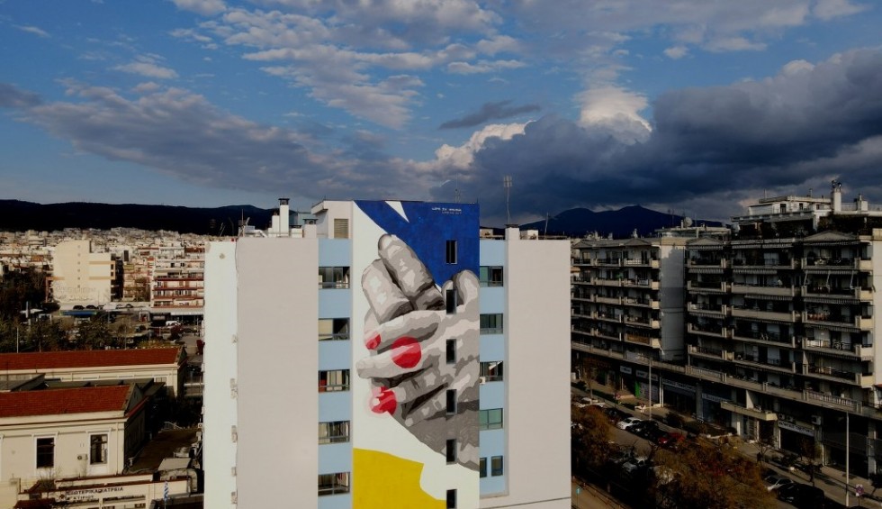 A generic square placeholder image with rounded corners in a figure.