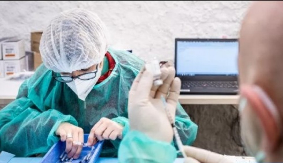 A generic square placeholder image with rounded corners in a figure.