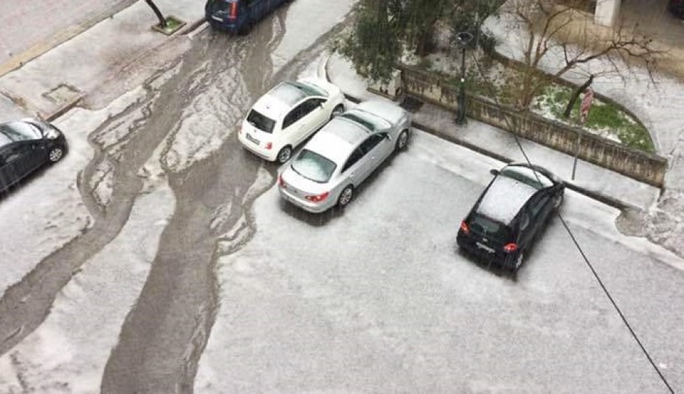 A generic square placeholder image with rounded corners in a figure.