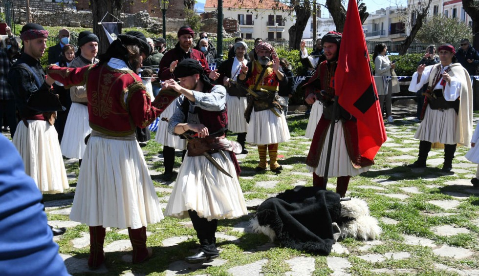 A generic square placeholder image with rounded corners in a figure.