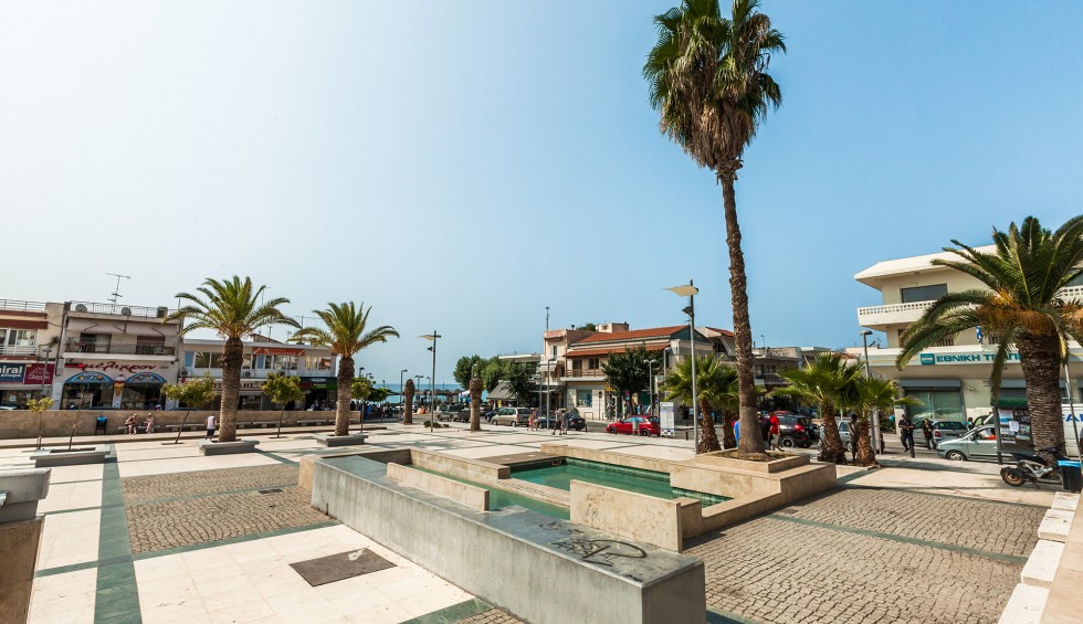 A generic square placeholder image with rounded corners in a figure.