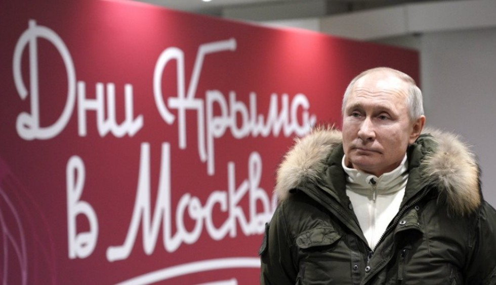 A generic square placeholder image with rounded corners in a figure.