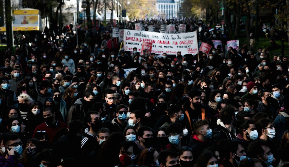 A generic square placeholder image with rounded corners in a figure.