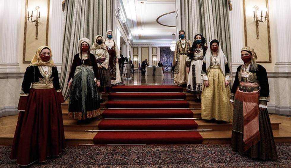 A generic square placeholder image with rounded corners in a figure.