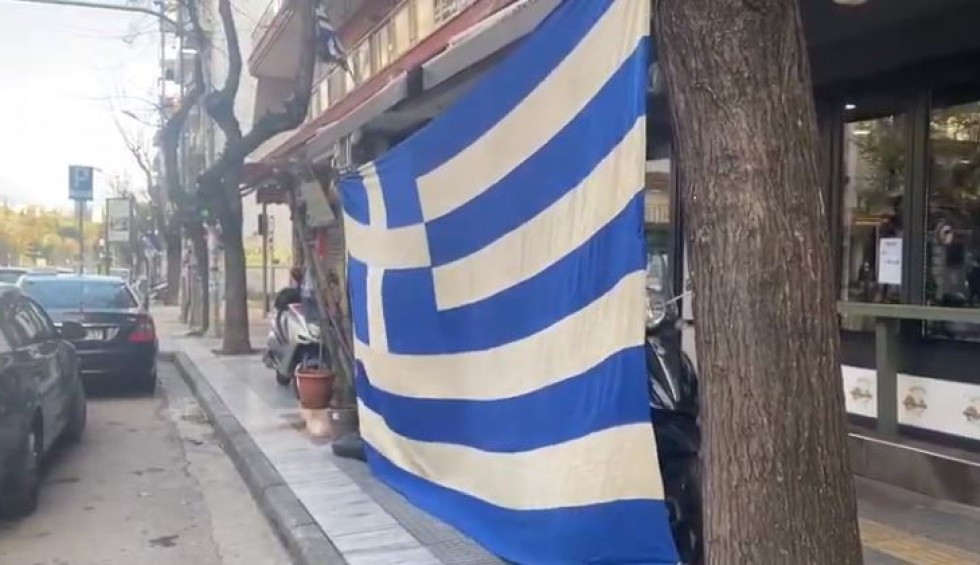 A generic square placeholder image with rounded corners in a figure.