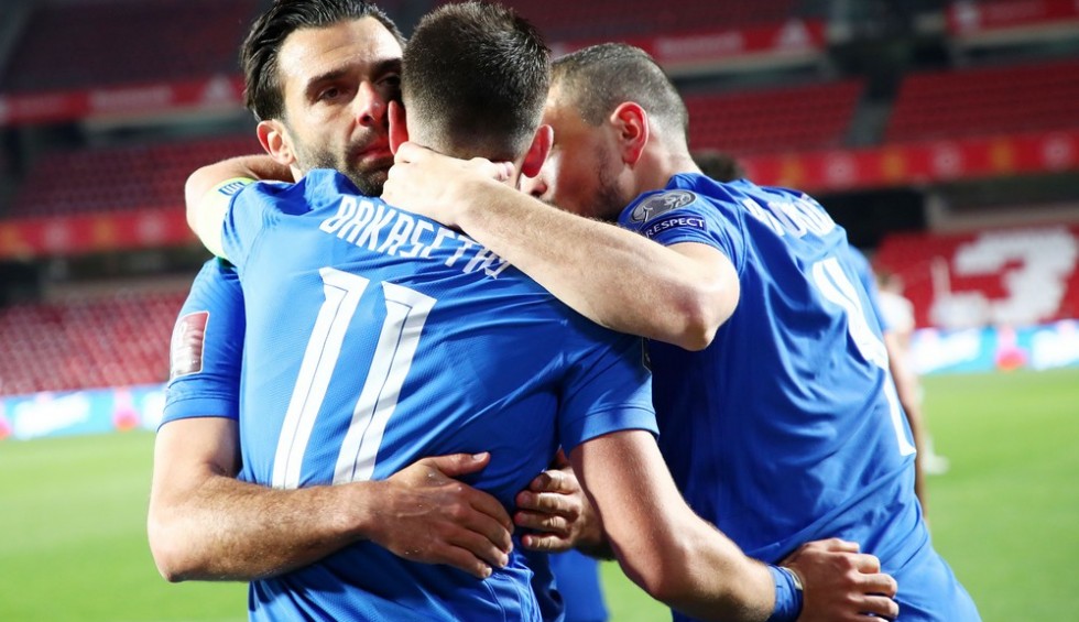 A generic square placeholder image with rounded corners in a figure.