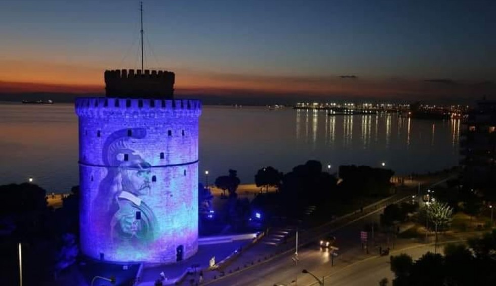 A generic square placeholder image with rounded corners in a figure.