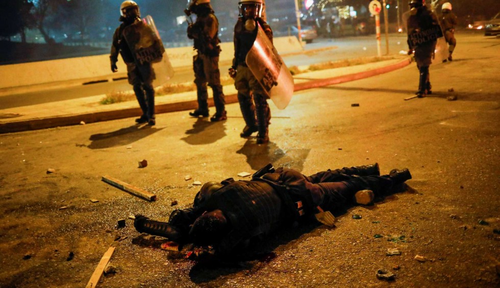 A generic square placeholder image with rounded corners in a figure.