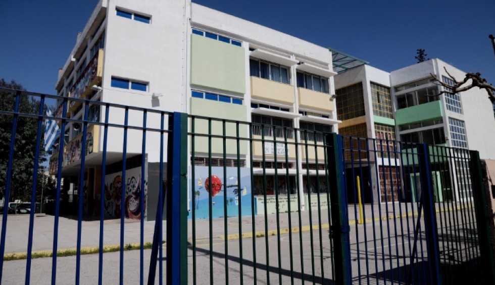 A generic square placeholder image with rounded corners in a figure.