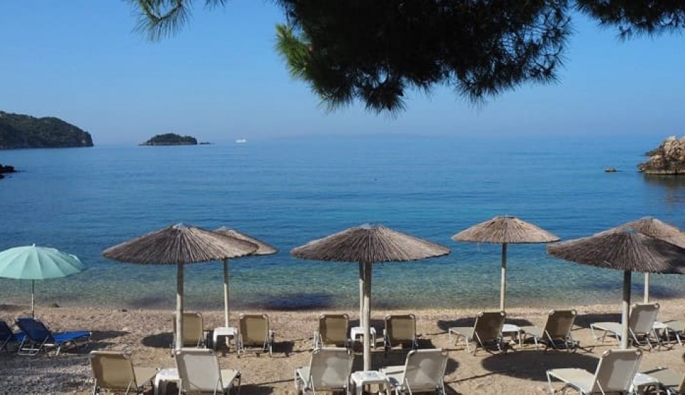 A generic square placeholder image with rounded corners in a figure.