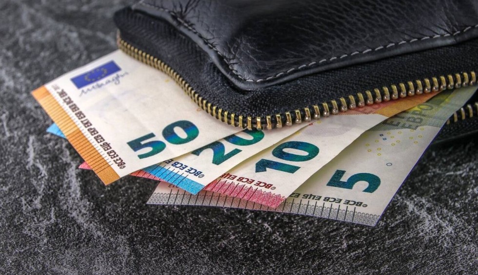 A generic square placeholder image with rounded corners in a figure.