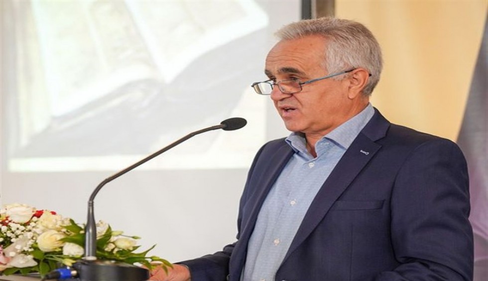 A generic square placeholder image with rounded corners in a figure.