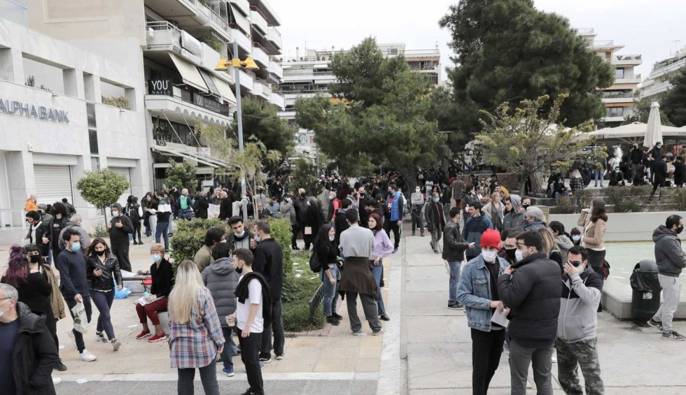 A generic square placeholder image with rounded corners in a figure.