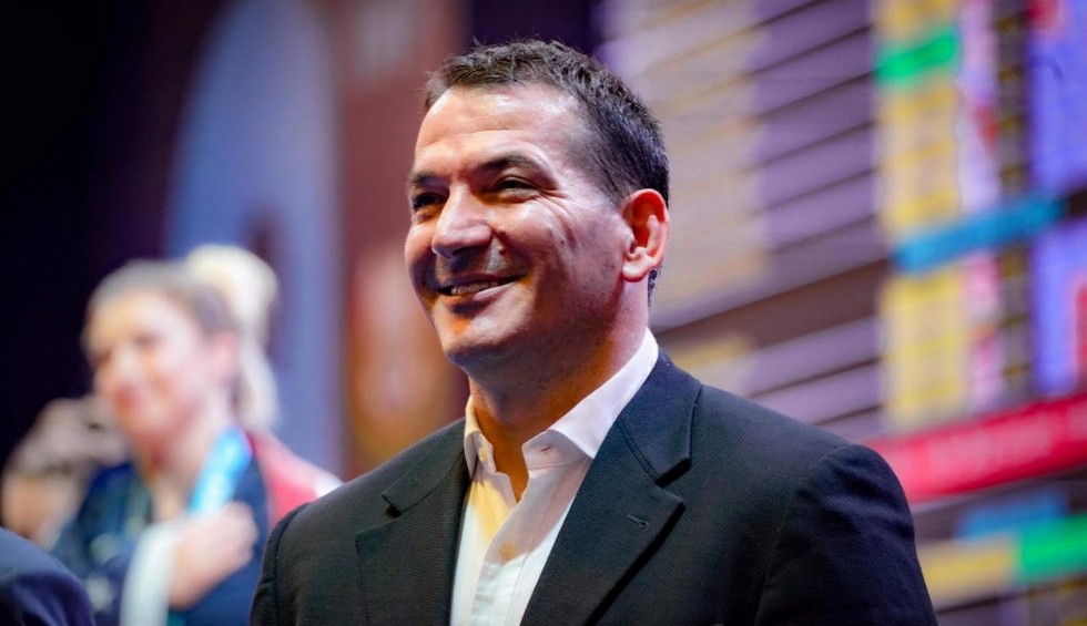 A generic square placeholder image with rounded corners in a figure.