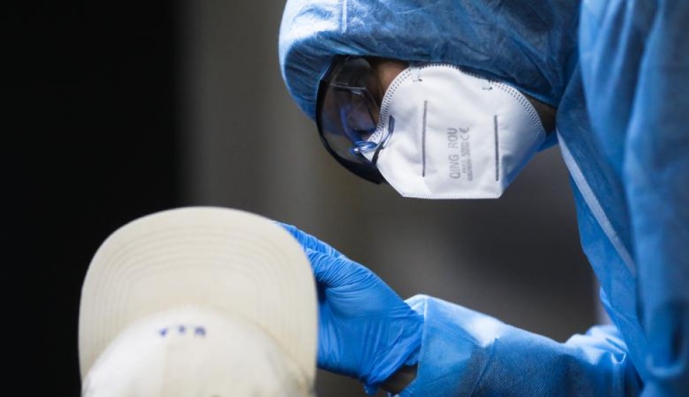 A generic square placeholder image with rounded corners in a figure.