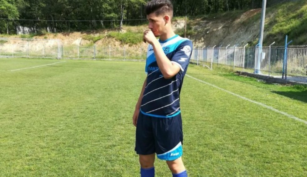 A generic square placeholder image with rounded corners in a figure.