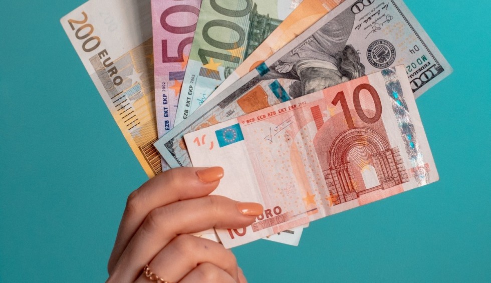 A generic square placeholder image with rounded corners in a figure.