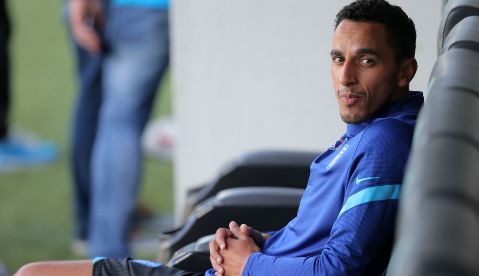 A generic square placeholder image with rounded corners in a figure.