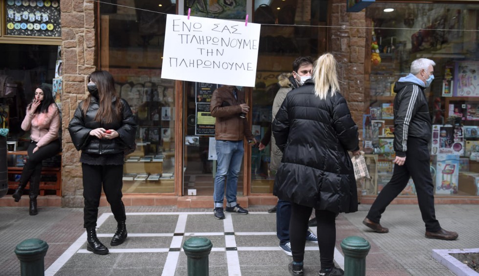 A generic square placeholder image with rounded corners in a figure.