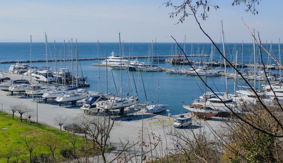 A generic square placeholder image with rounded corners in a figure.