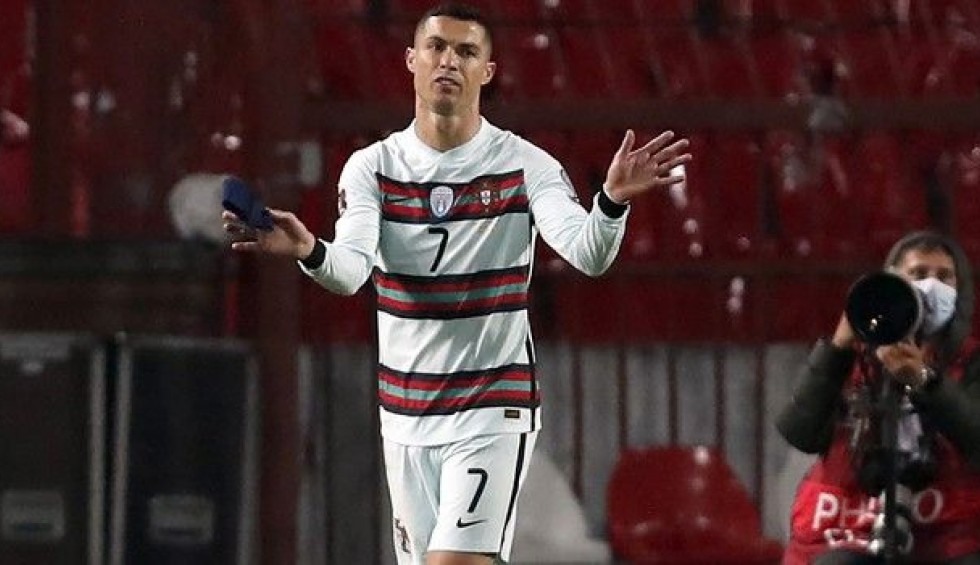 A generic square placeholder image with rounded corners in a figure.