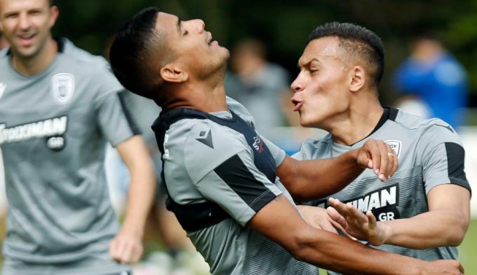 A generic square placeholder image with rounded corners in a figure.