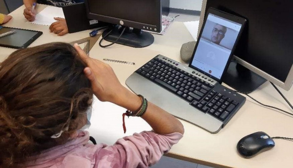 A generic square placeholder image with rounded corners in a figure.