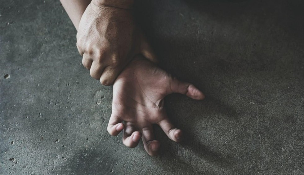 A generic square placeholder image with rounded corners in a figure.