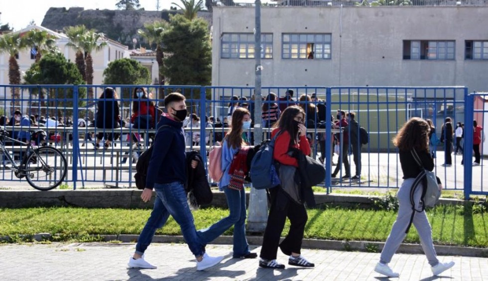 A generic square placeholder image with rounded corners in a figure.