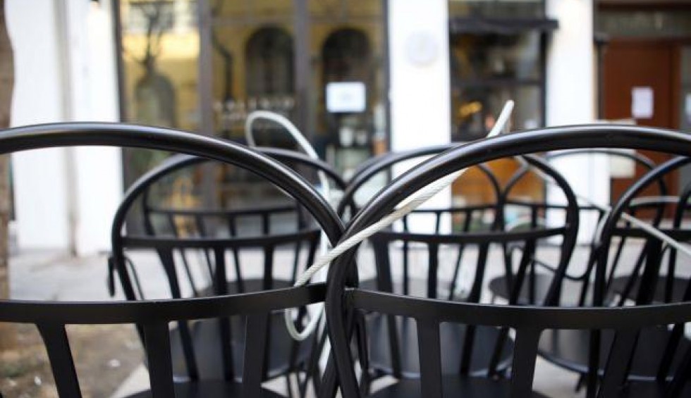 A generic square placeholder image with rounded corners in a figure.