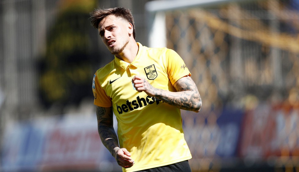 A generic square placeholder image with rounded corners in a figure.