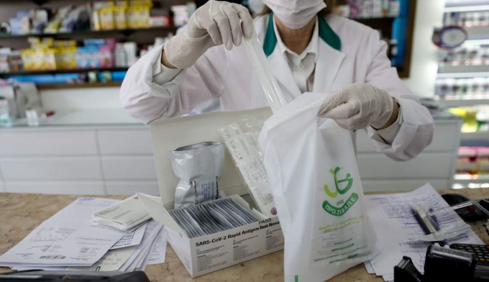 A generic square placeholder image with rounded corners in a figure.