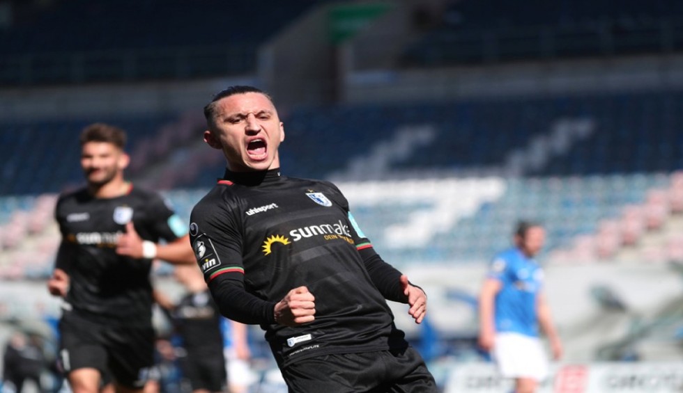 A generic square placeholder image with rounded corners in a figure.