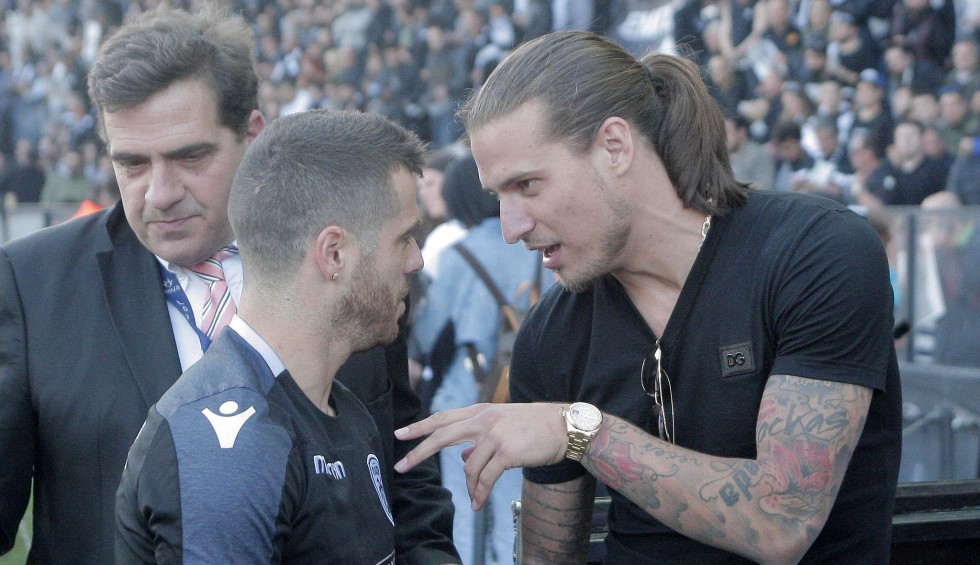 A generic square placeholder image with rounded corners in a figure.