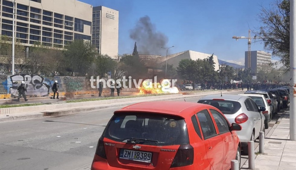 A generic square placeholder image with rounded corners in a figure.