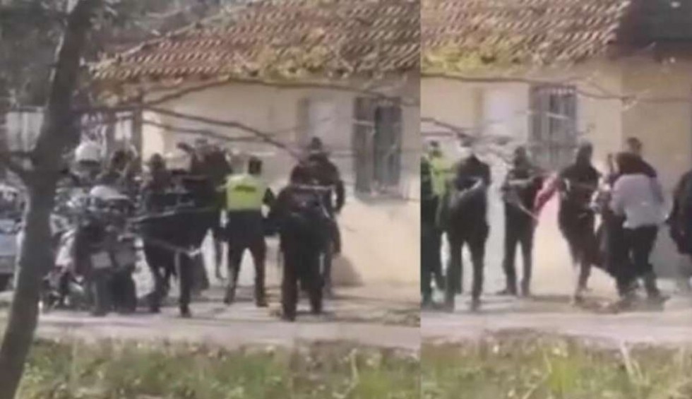 A generic square placeholder image with rounded corners in a figure.