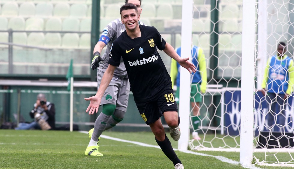 A generic square placeholder image with rounded corners in a figure.