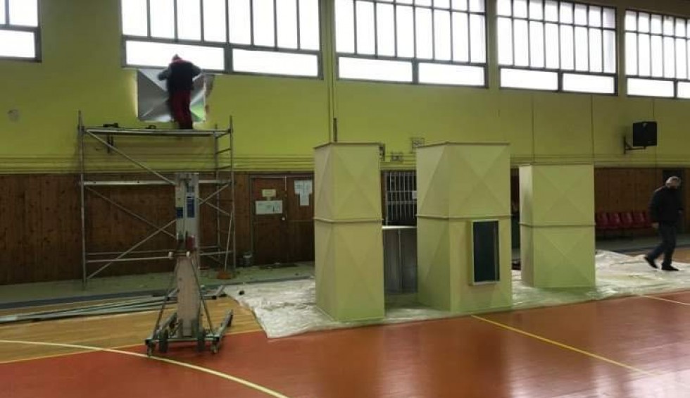 A generic square placeholder image with rounded corners in a figure.