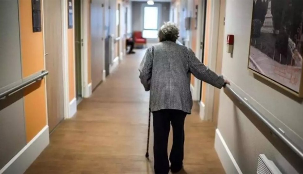 A generic square placeholder image with rounded corners in a figure.