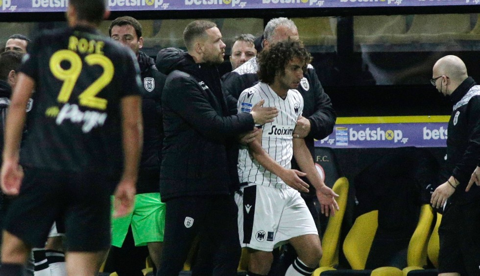 A generic square placeholder image with rounded corners in a figure.