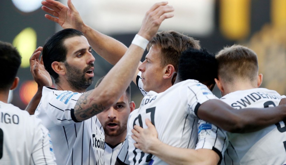 A generic square placeholder image with rounded corners in a figure.