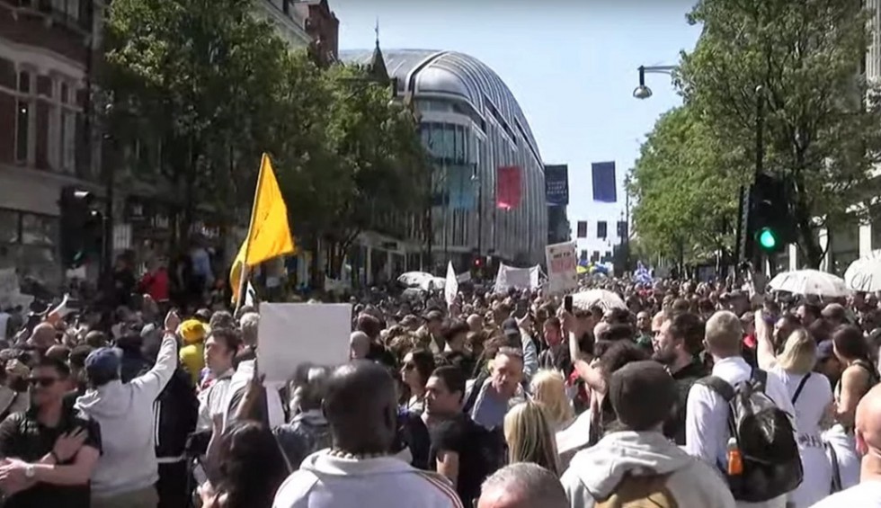 A generic square placeholder image with rounded corners in a figure.