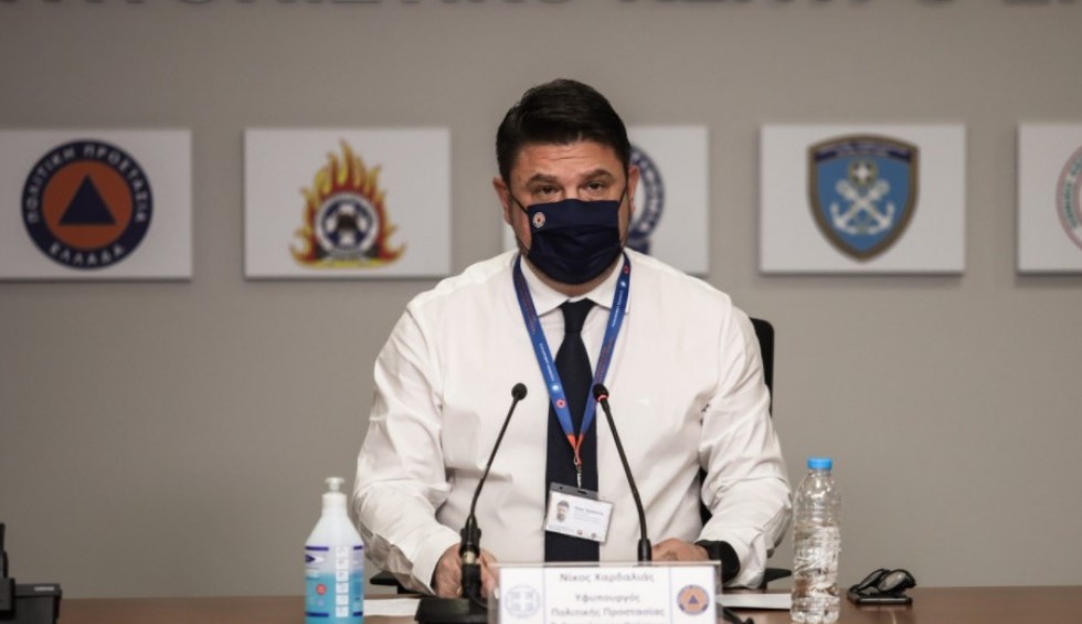 A generic square placeholder image with rounded corners in a figure.