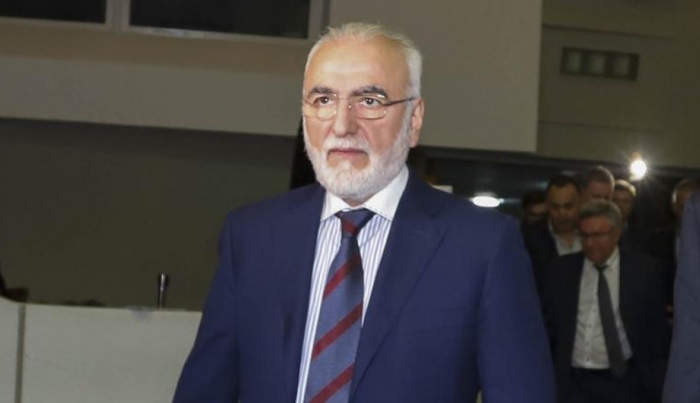 A generic square placeholder image with rounded corners in a figure.