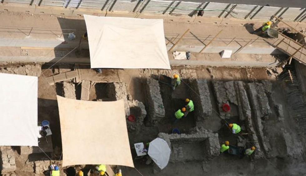 A generic square placeholder image with rounded corners in a figure.