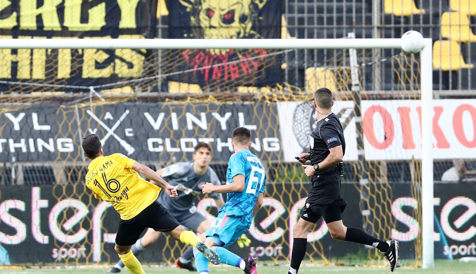 A generic square placeholder image with rounded corners in a figure.